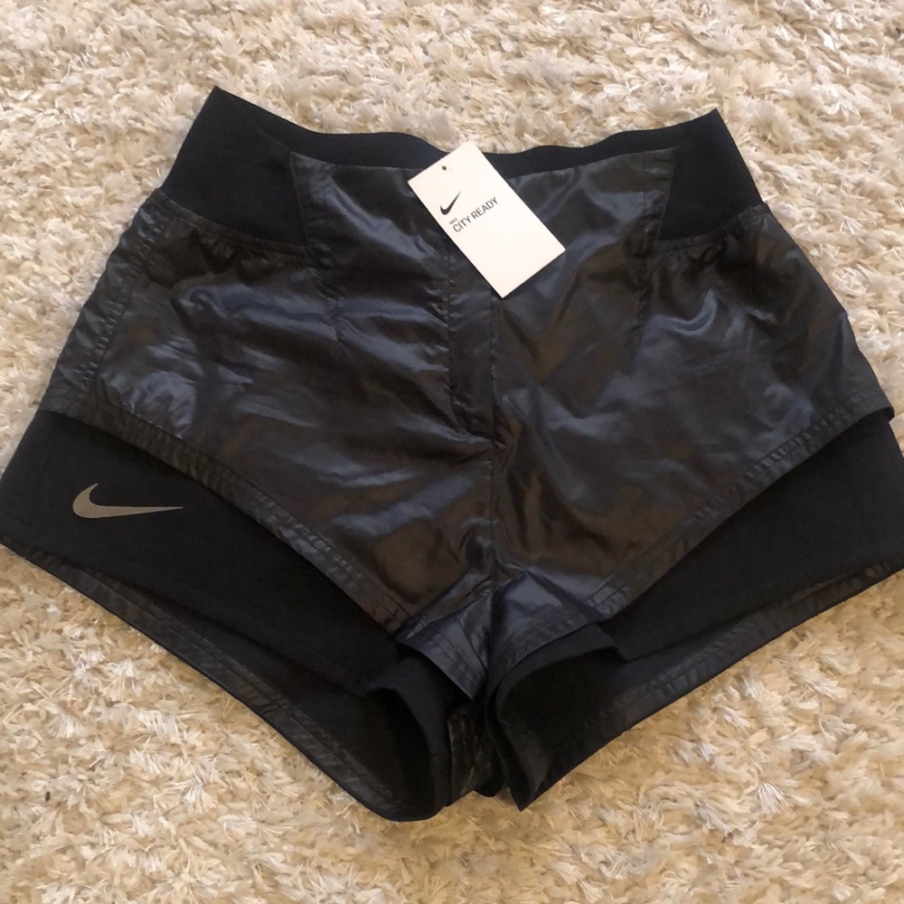 Nike City Ready Shorts 2-1 style high-cut outer